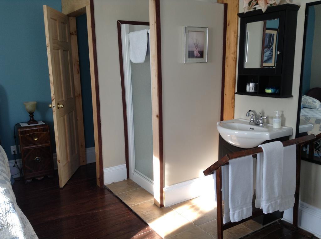 Gil Ann Bed and Breakfast Saint-André-Avellin Δωμάτιο φωτογραφία