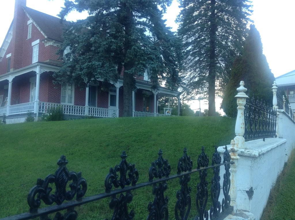 Gil Ann Bed and Breakfast Saint-André-Avellin Εξωτερικό φωτογραφία