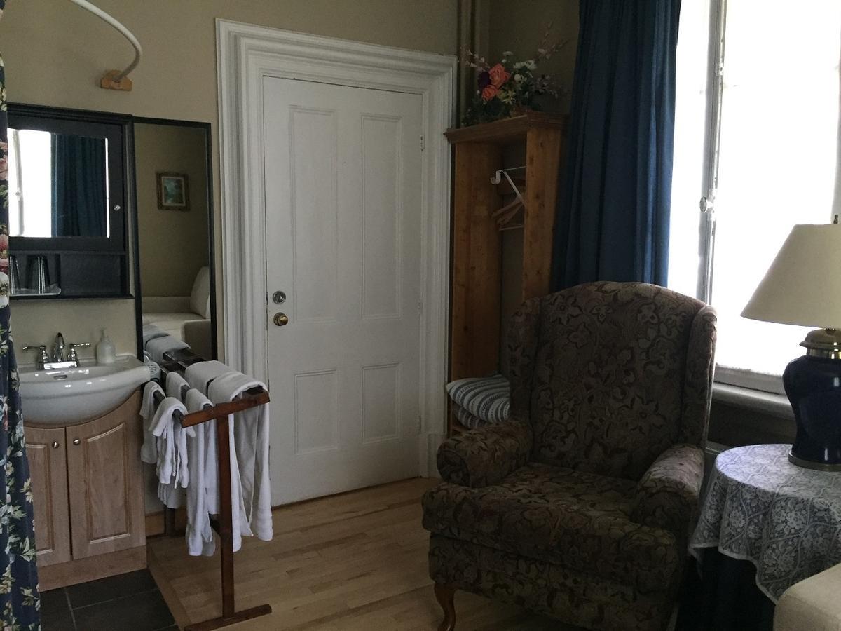 Gil Ann Bed and Breakfast Saint-André-Avellin Εξωτερικό φωτογραφία